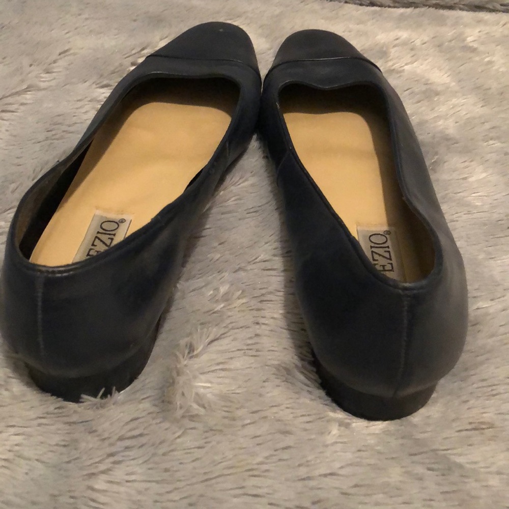Flats - Picture 3 of 4